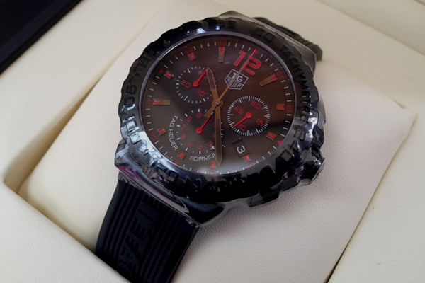 タグホイヤースーパーコピーTAG HEUER フォーミュラ1 クロノグラフ フルブラック CAU111A.FT6024